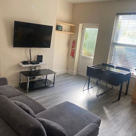 Spacious 4 Bedroom House Near Stokes Croft!! Central!!! Бристоль Экстерьер фото