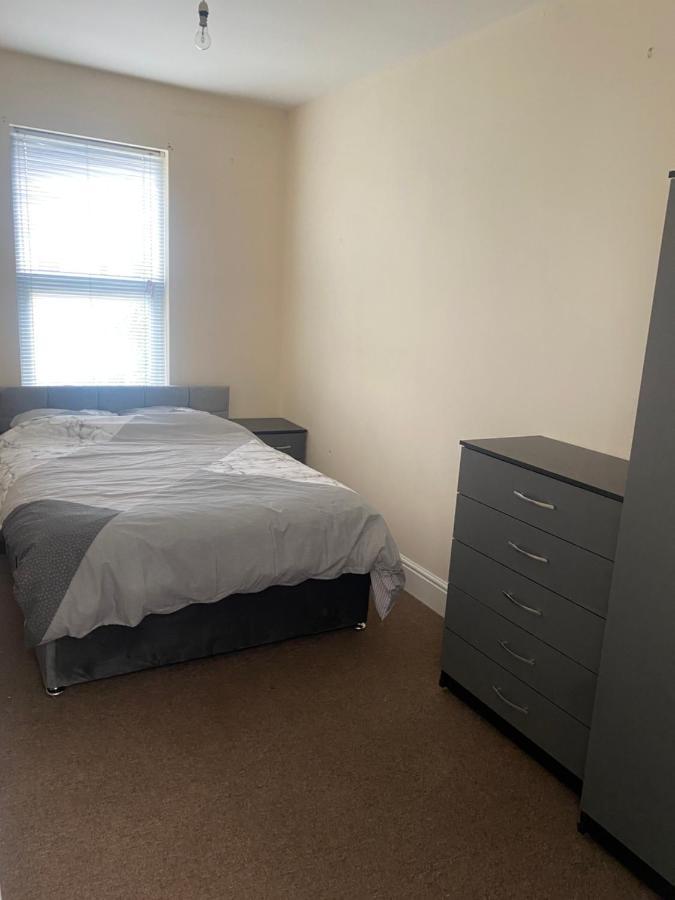 Spacious 4 Bedroom House Near Stokes Croft!! Central!!! Бристоль Экстерьер фото