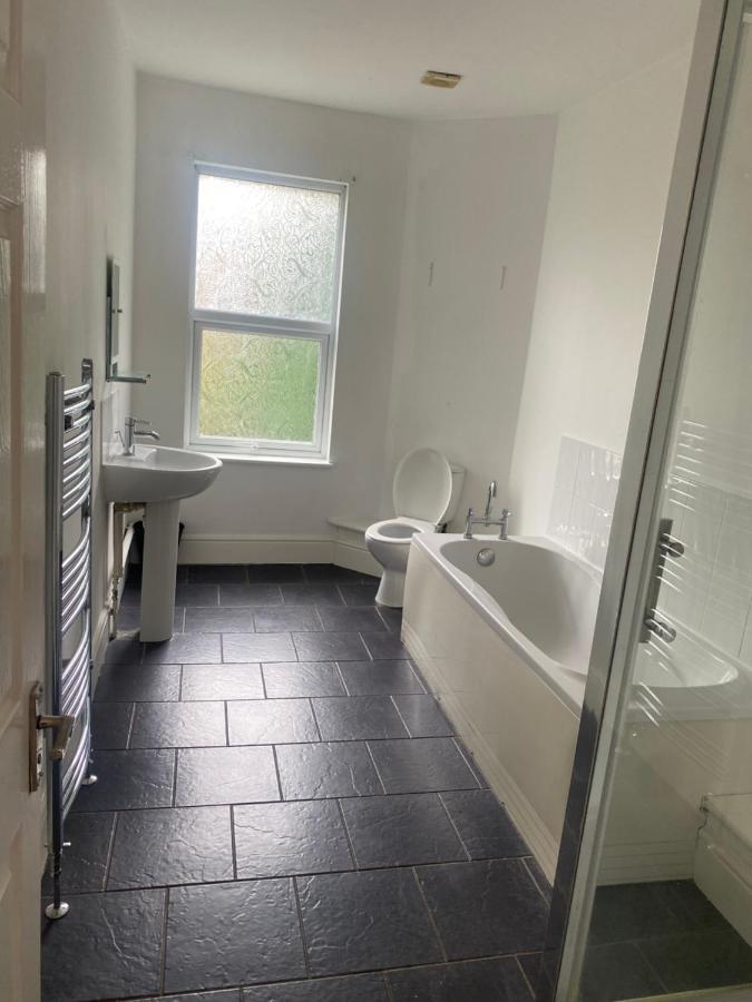 Spacious 4 Bedroom House Near Stokes Croft!! Central!!! Бристоль Экстерьер фото
