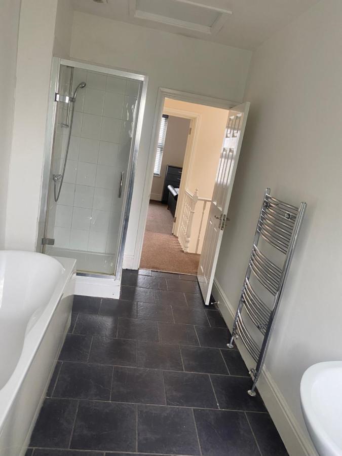 Spacious 4 Bedroom House Near Stokes Croft!! Central!!! Бристоль Экстерьер фото