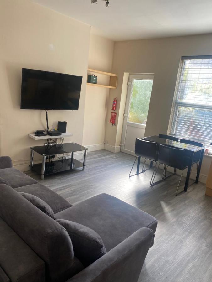 Spacious 4 Bedroom House Near Stokes Croft!! Central!!! Бристоль Экстерьер фото