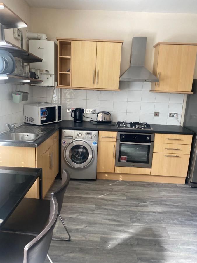 Spacious 4 Bedroom House Near Stokes Croft!! Central!!! Бристоль Экстерьер фото